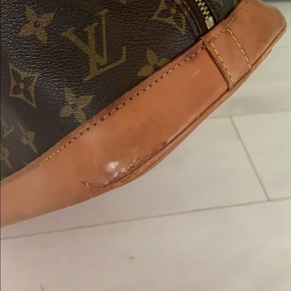 Louis Vuitton Alma PM with bag shaper/organizer - Picture 5 of 7